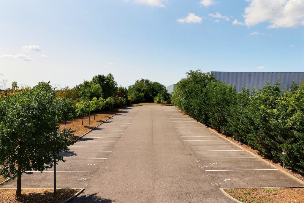 L’attribut alt de cette image est vide, son nom de fichier est 12-PARKING-1024x683.png.