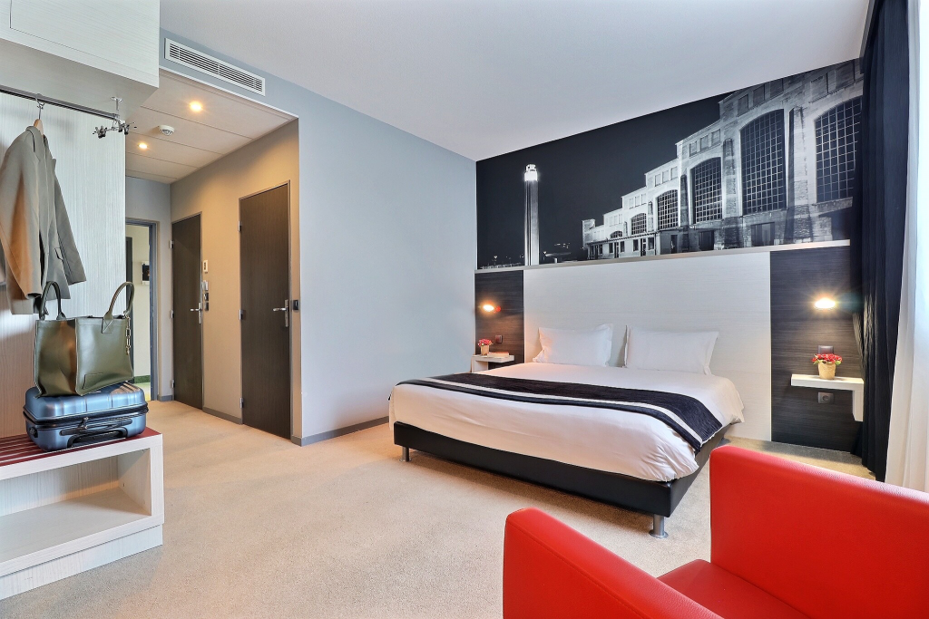 L’attribut alt de cette image est vide, son nom de fichier est 4-DOUBLE-LIT-VUE-BUREAU-2-1024x683.png.